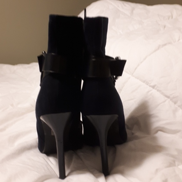 Shoes - Picture 4 of 4